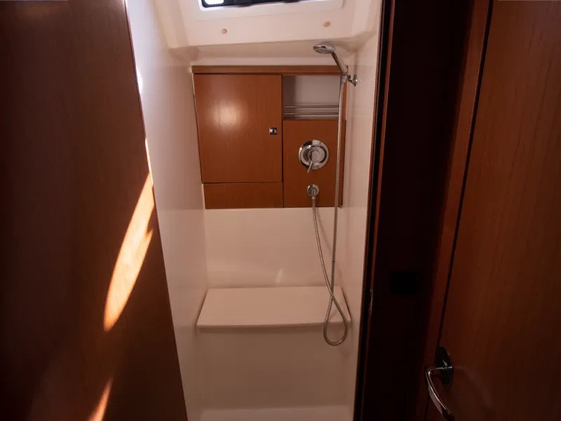 Yacht BAVARIA - Cruiser 46 "Captain John"