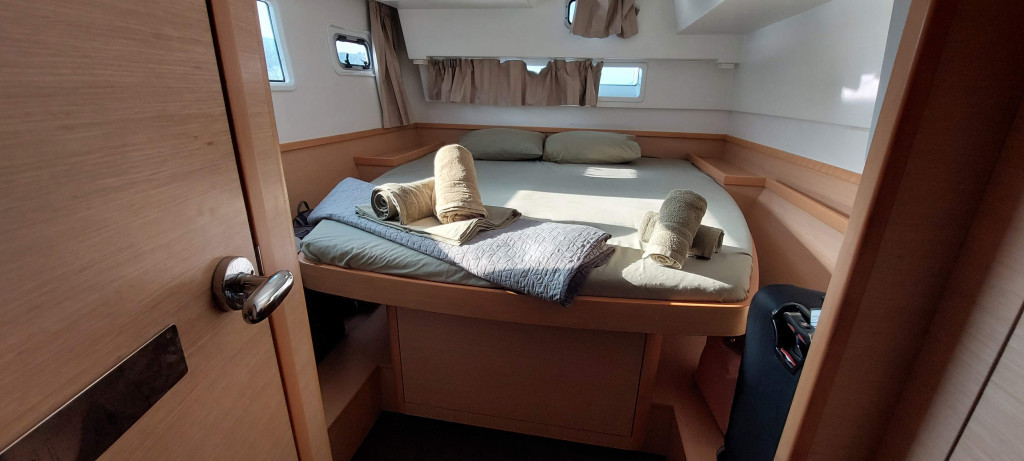 Yacht LAGOON - 42 "Premium"