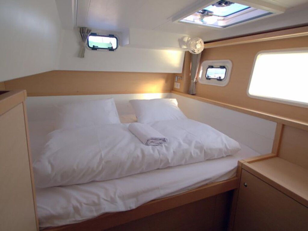 Yacht LAGOON - 39 "Pulpo"