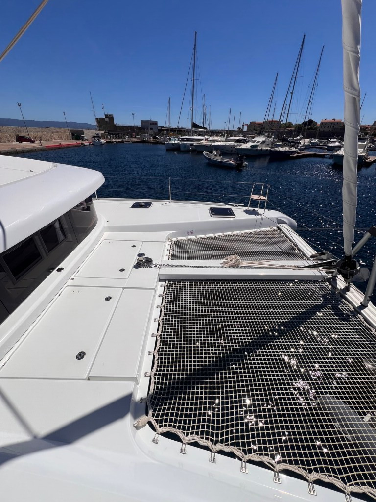 Yacht LAGOON - 42 "Celavie"