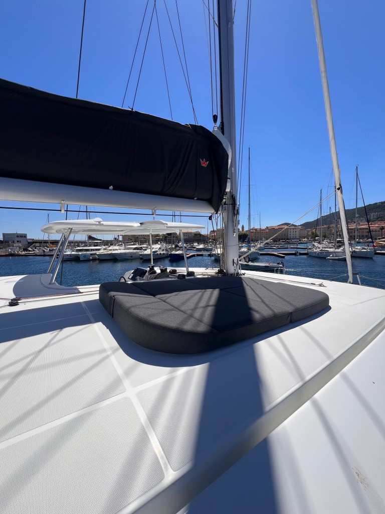 Yacht LAGOON - 42 "Celavie"