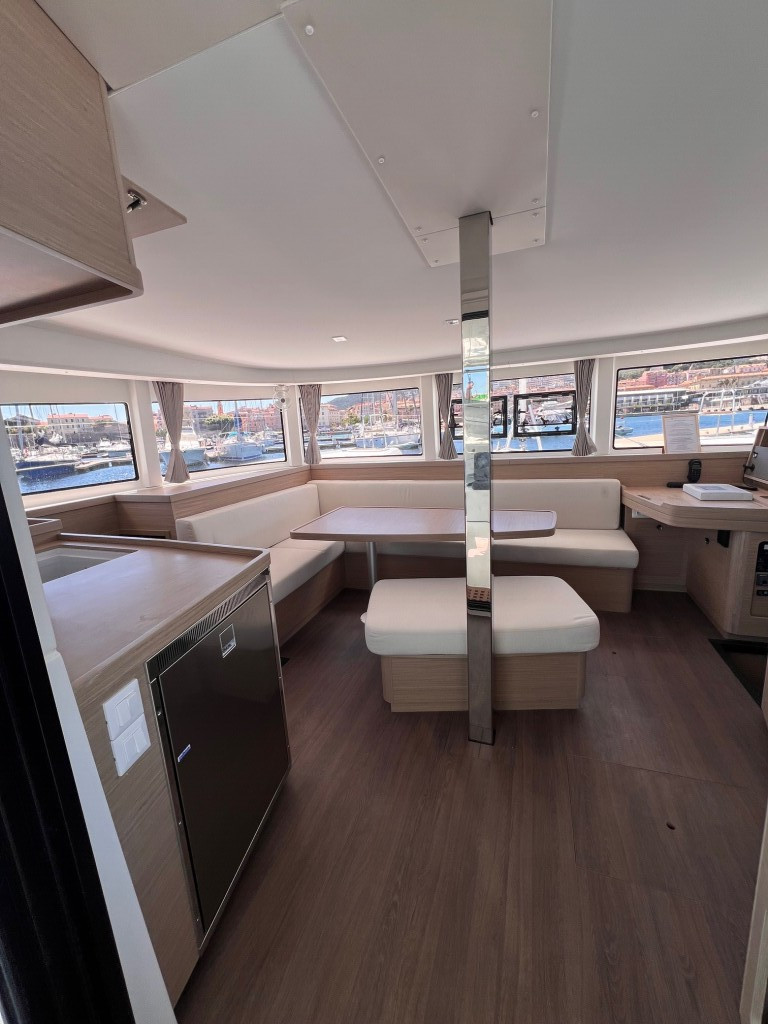 Yacht LAGOON - 42 "Celavie"