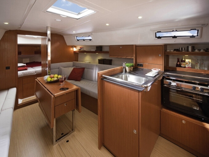 Yacht BAVARIA - Cruiser 32 "Star Chiara"