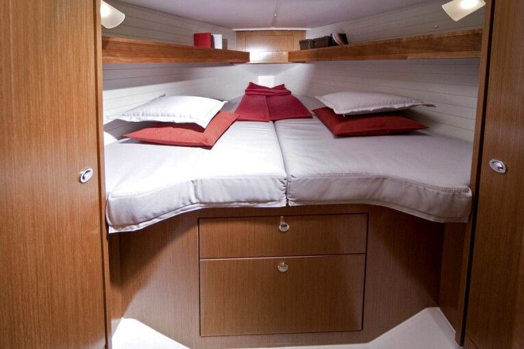 Yacht BAVARIA - Cruiser 32 "Star Chiara"