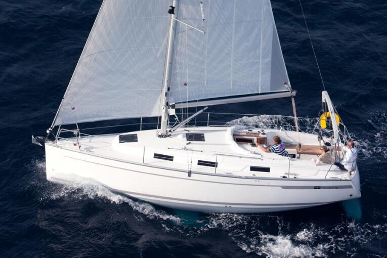Yacht BAVARIA - Cruiser 32 "Star Chiara"