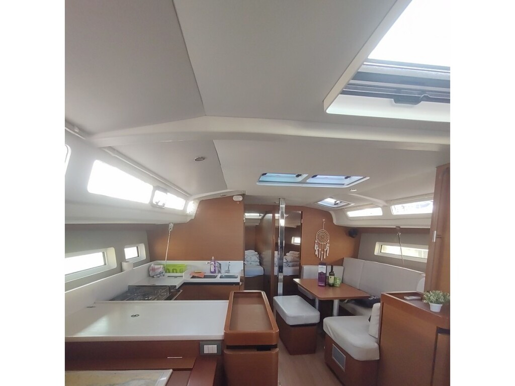 Yacht JEANNEAU - Sun Odyssey 440 "Habibi"