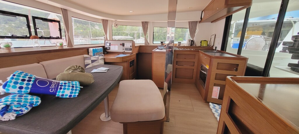 Yacht LAGOON - 42 "Best Love"