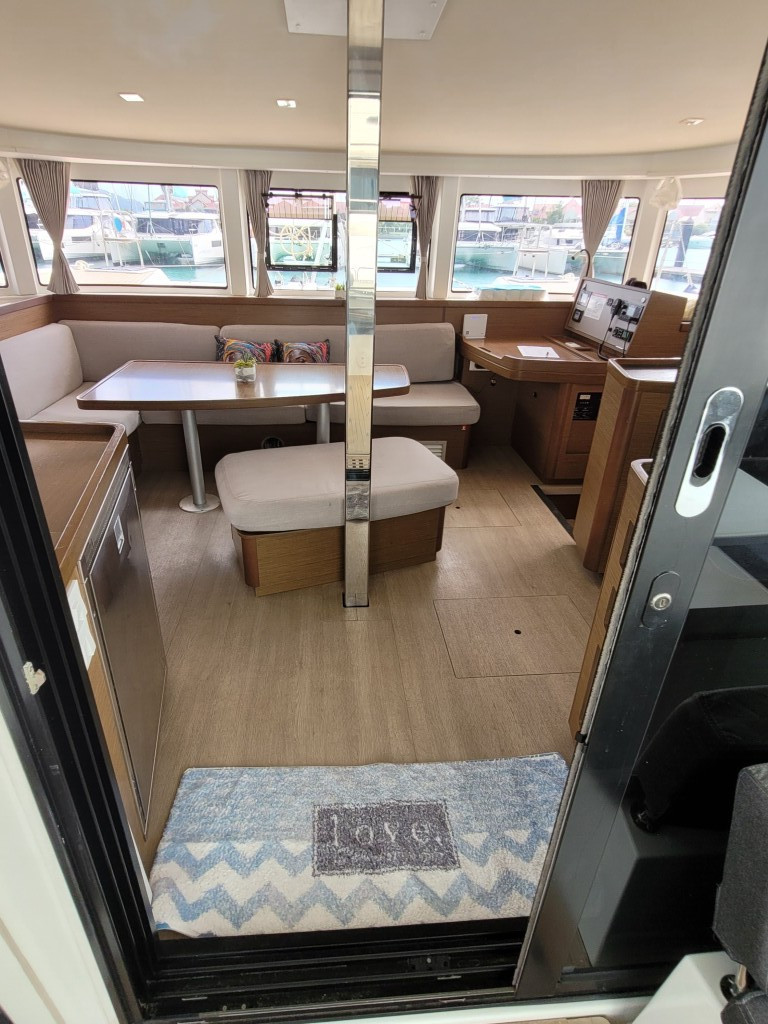 Yacht LAGOON - 42 "Best Love"