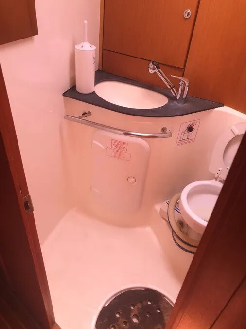 Yacht BAVARIA - 43 Cruiser "Aqua Dream"