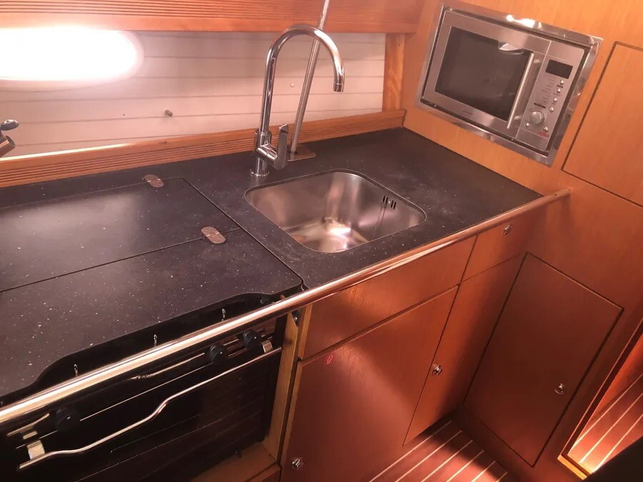 Yacht BAVARIA - 43 Cruiser "Aqua Dream"