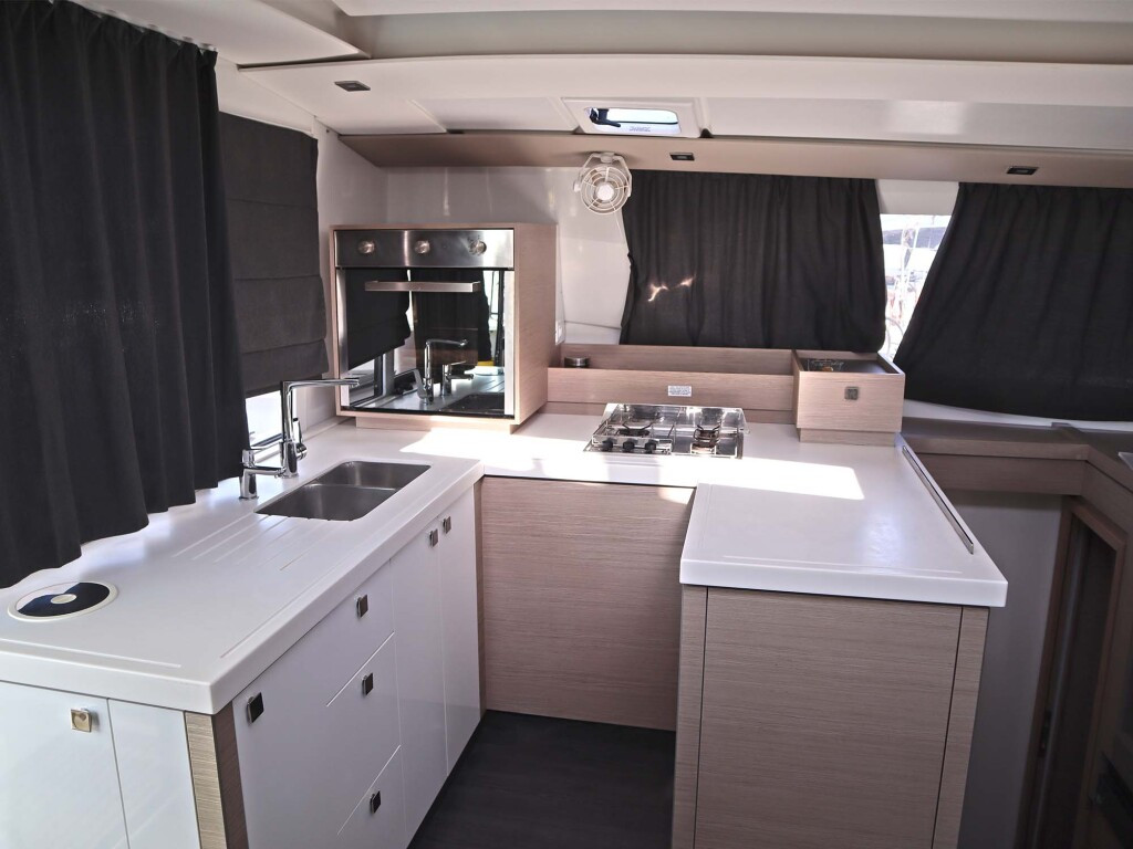 Yacht FOUNTAINE PAJOT - Astrea 42 "Hannah III"