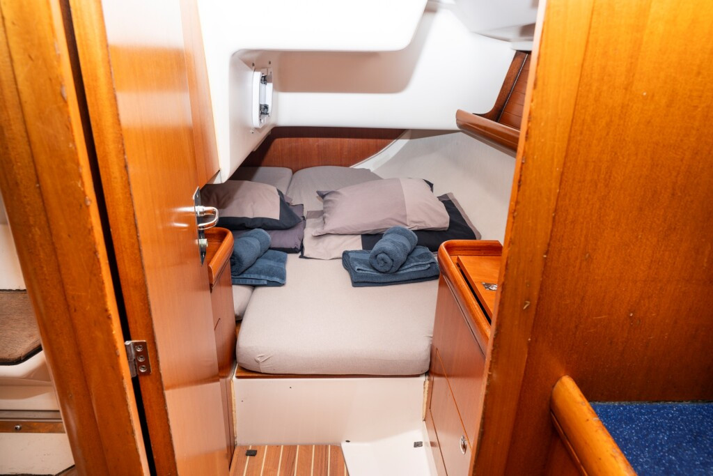 Yacht ELAN - 333 "Brina"