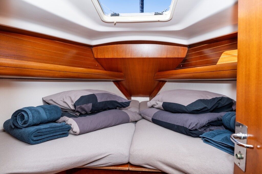 Yacht ELAN - 333 "Brina"