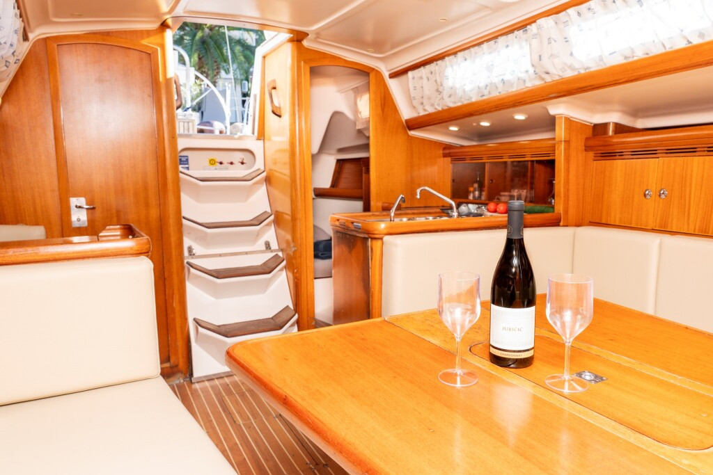 Yacht ELAN - 333 "Brina"