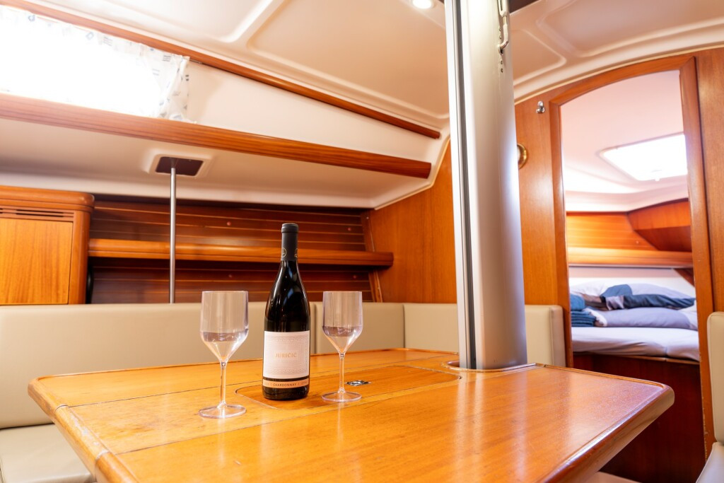 Yacht ELAN - 333 "Brina"