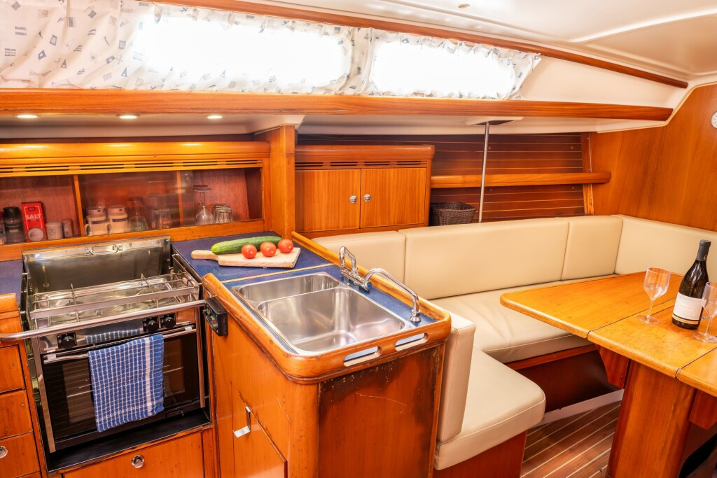 Yacht ELAN - 333 "Brina"