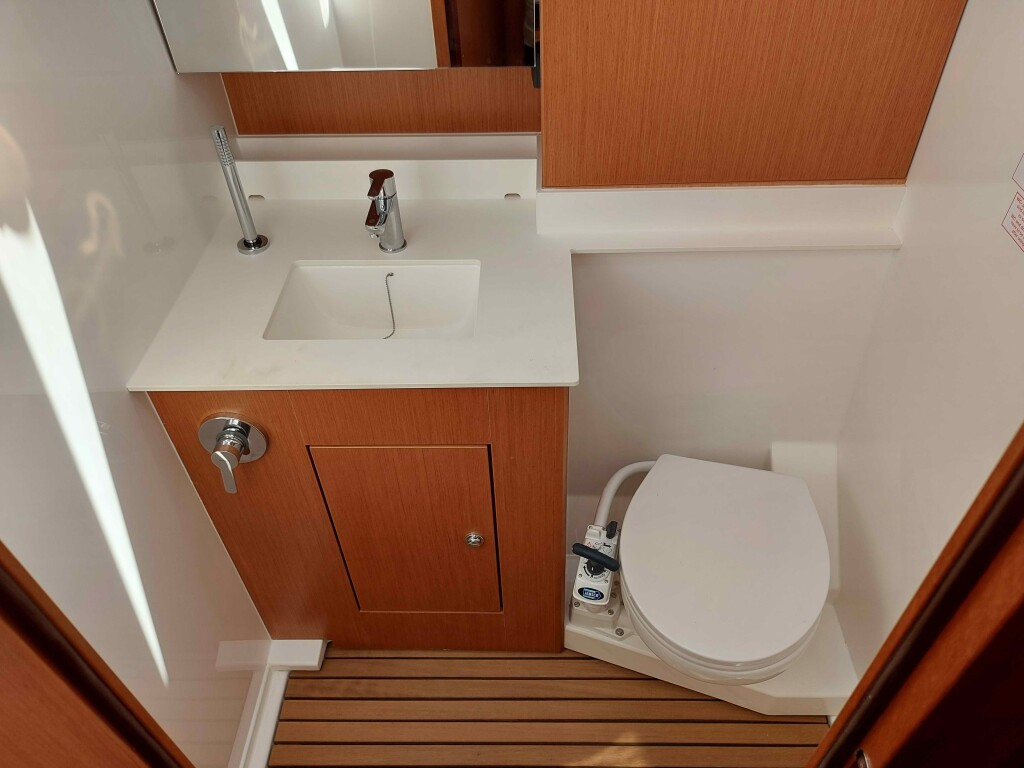 Yacht BAVARIA - C57  Holiday "Promitheas"