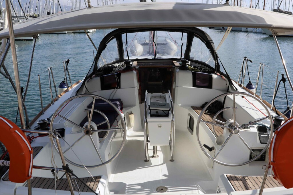 Yacht JEANNEAU - Sun Odyssey 379 "Oyster Shell"