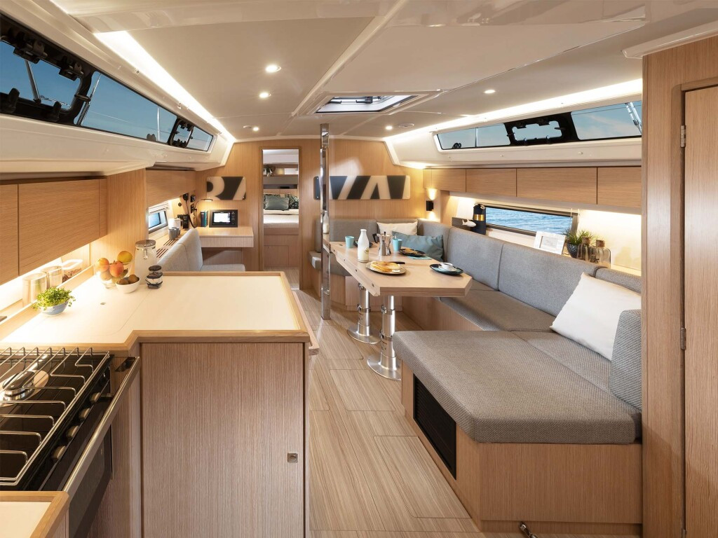 Yacht BAVARIA - C42 "Abbie"