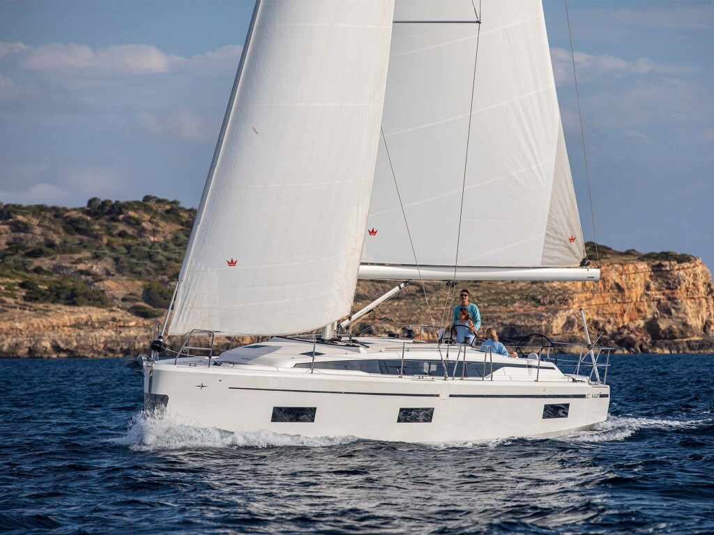 Yacht BAVARIA - C42 "Abbie"
