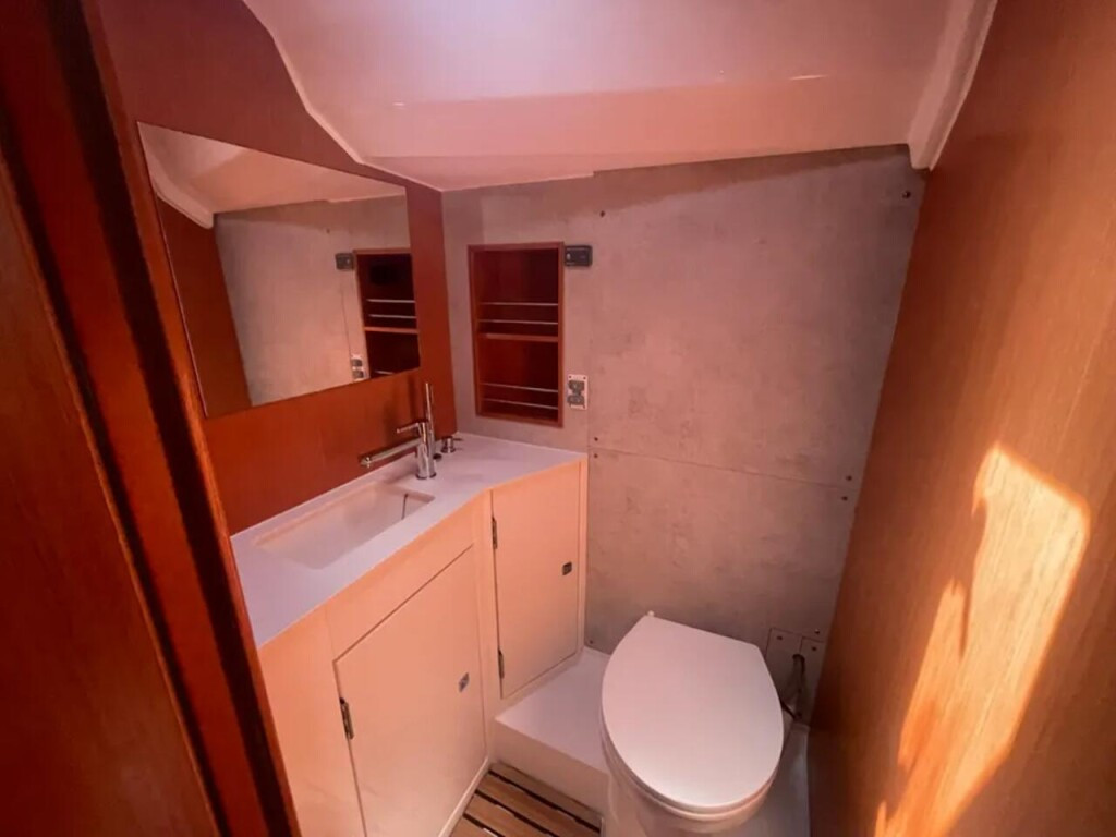 Yacht BAVARIA - C42 "Lima"