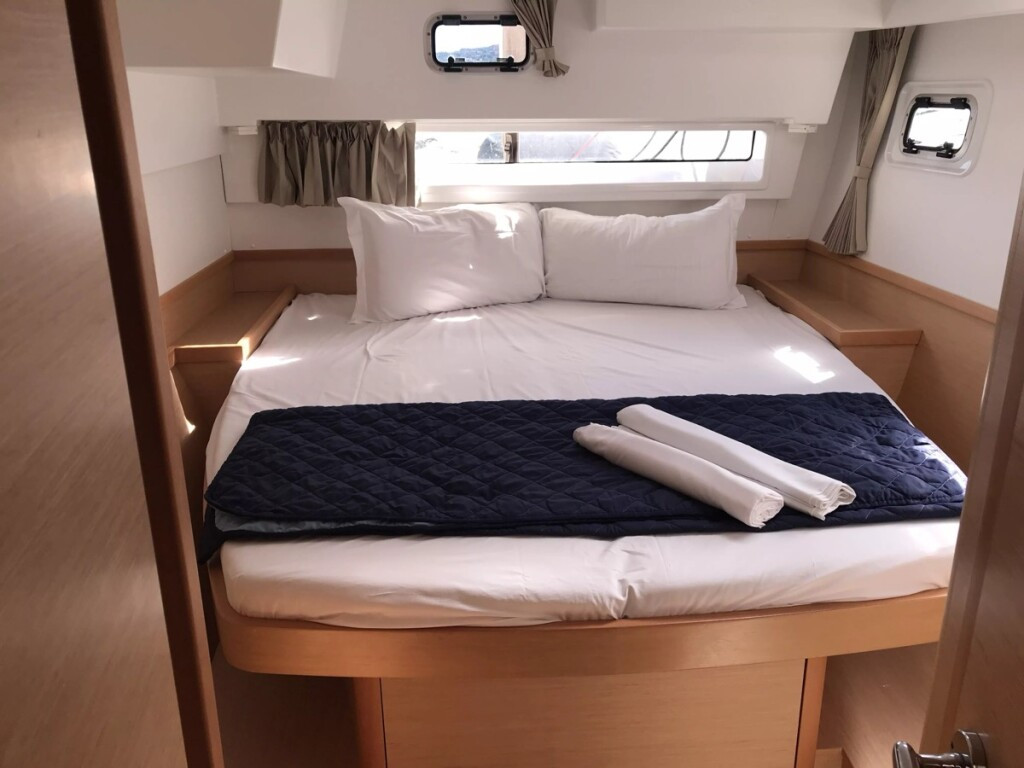 Yacht LAGOON - 42 "Benetnash II"