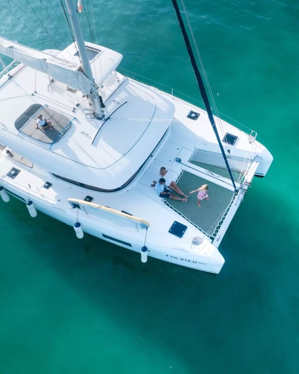 Yacht LAGOON - 42 "Benetnash II"