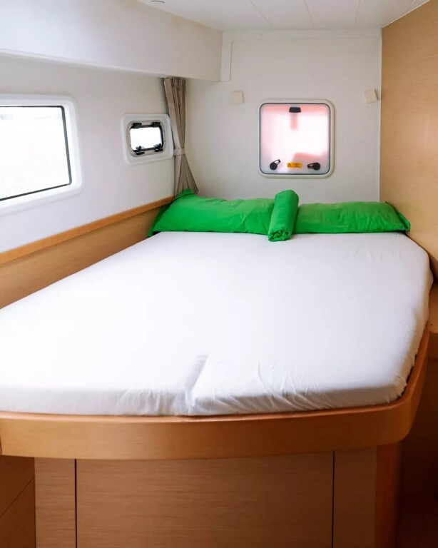 Yacht LAGOON - 42 "Benetnash II"