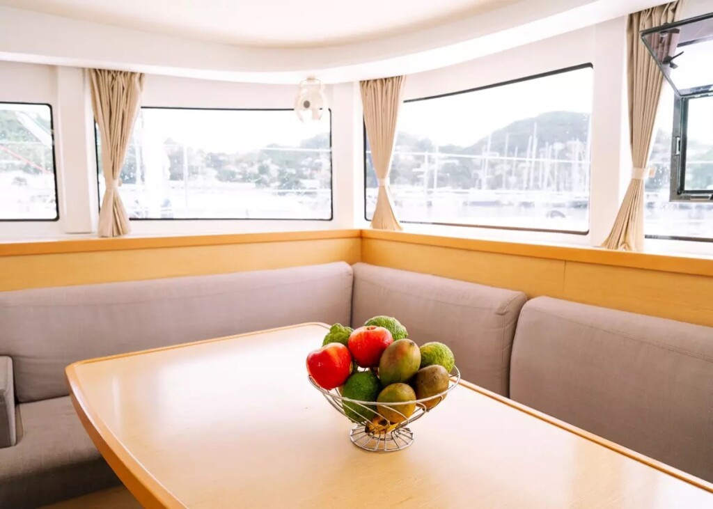 Yacht LAGOON - 42 "Benetnash II"