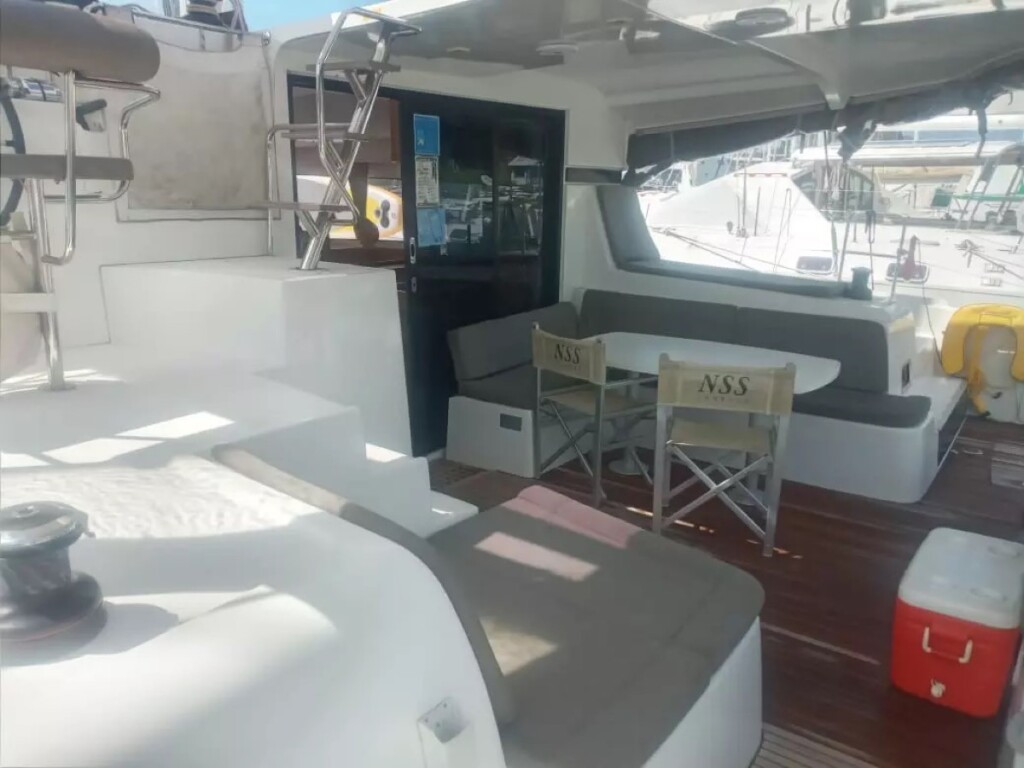 Yacht LAGOON - 42 "Benetnash II"