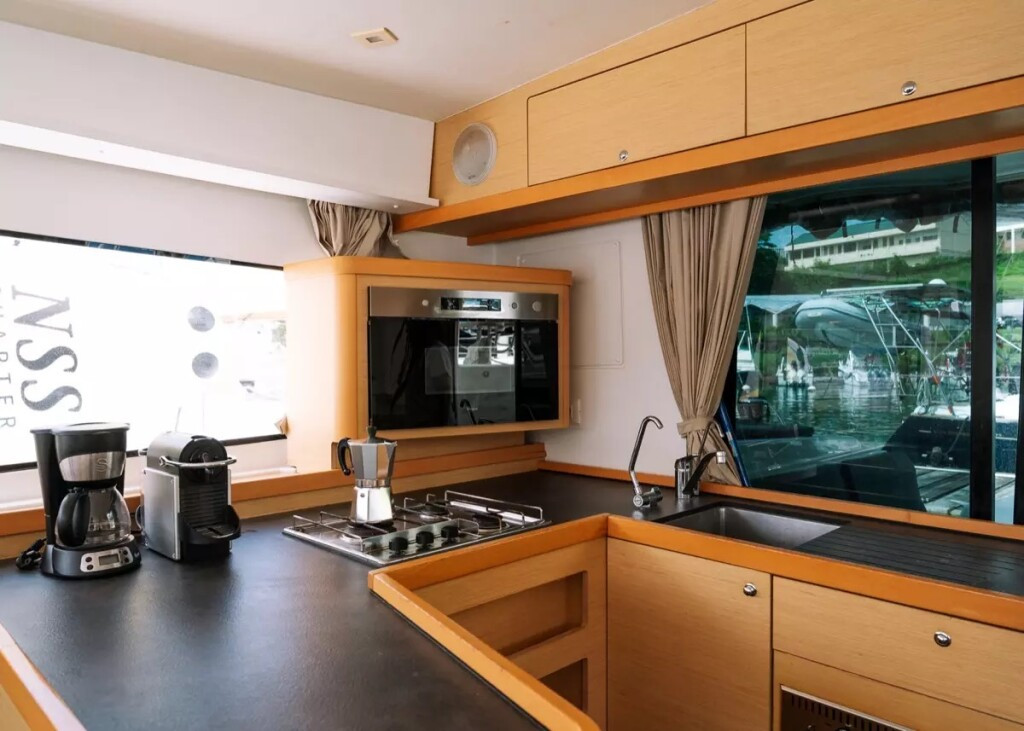 Yacht LAGOON - 42 "Benetnash II"