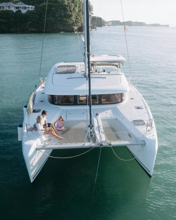 Yacht LAGOON - 42 "Benetnash II"