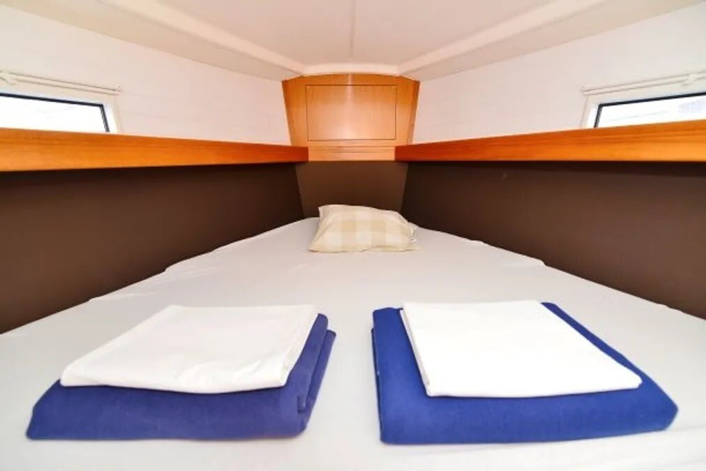 Yacht BAVARIA - Cruiser 37 "Blue Tone"