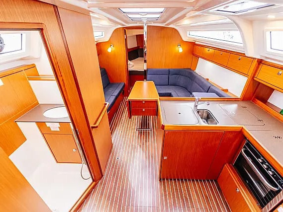 Yacht BAVARIA - Cruiser 37 "Flinx"