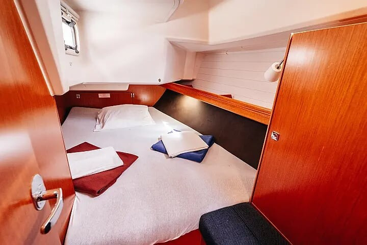 Yacht BAVARIA - Cruiser 37 "Flinx"