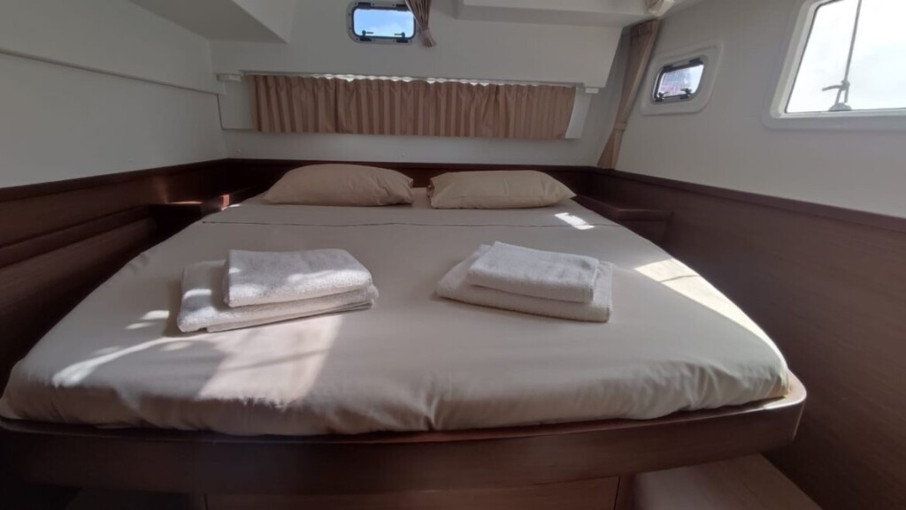 Yacht LAGOON - 42 "Loki"