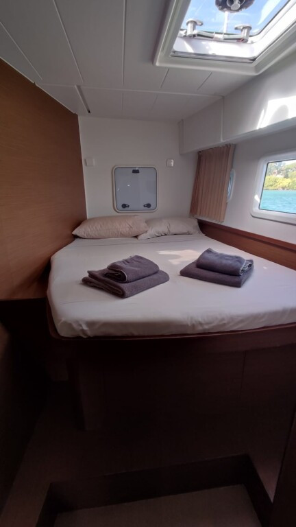 Yacht LAGOON - 42 "Loki"