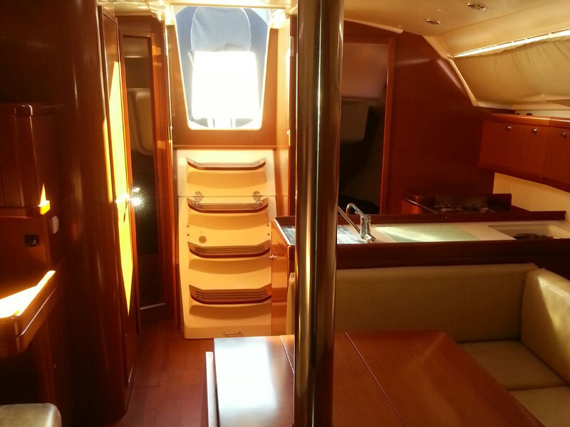 Yacht BENETEAU - Oceanis 37 "Romantica"