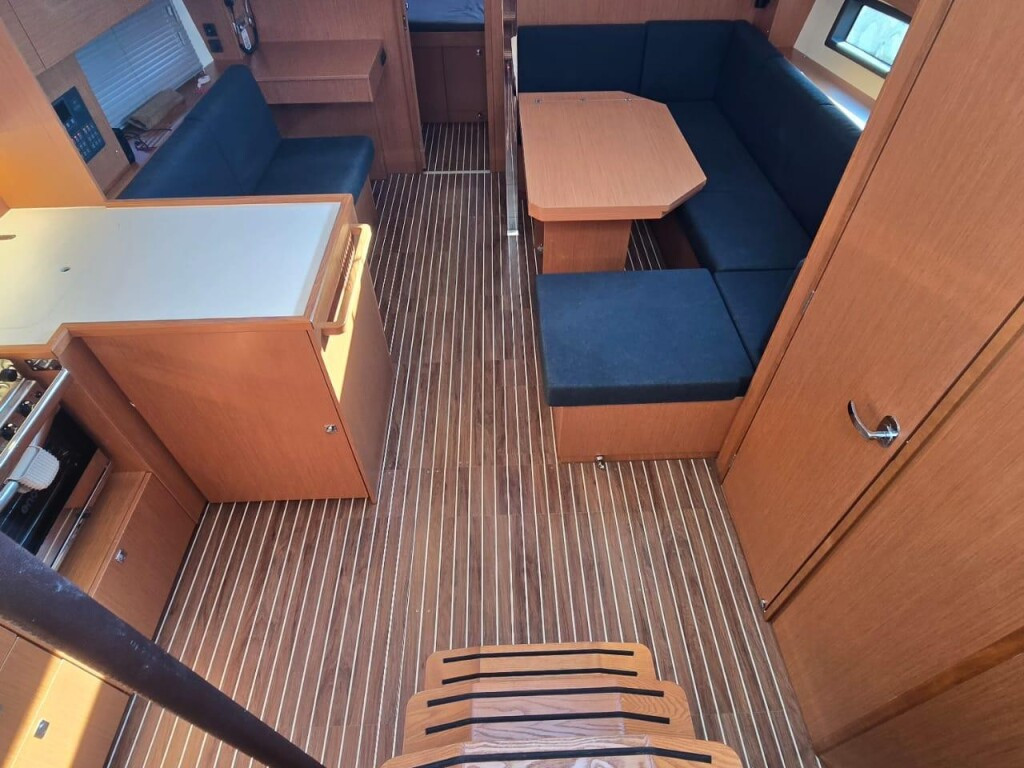 Yacht BAVARIA - C42 "Athos"