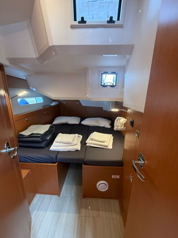 Yacht BAVARIA - C46 "Ianos"