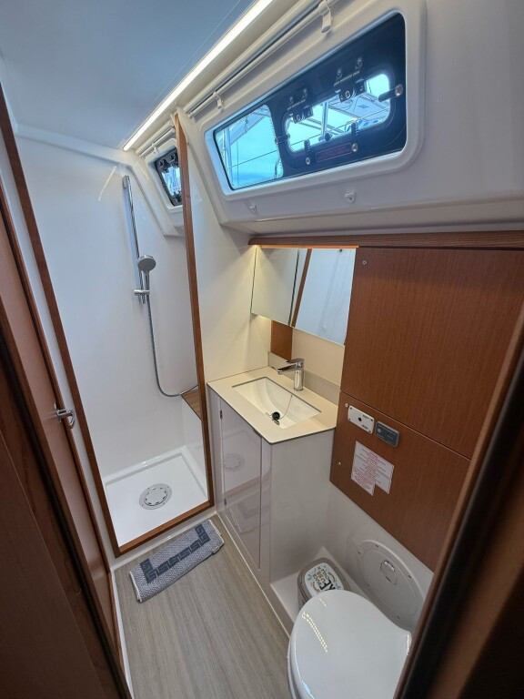 Yacht BAVARIA - C46 "Ianos"