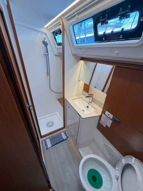 Yacht BAVARIA - C46 "Aegeas"