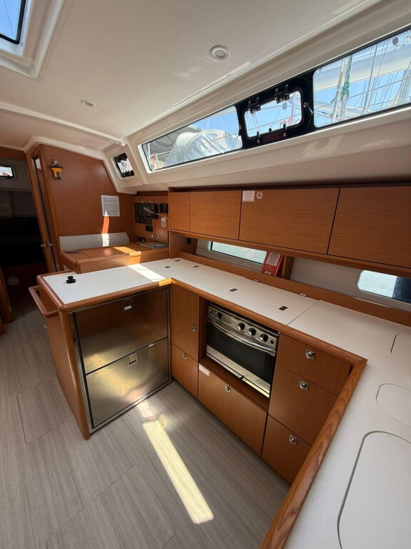 Yacht BAVARIA - C46 "Aegeas"