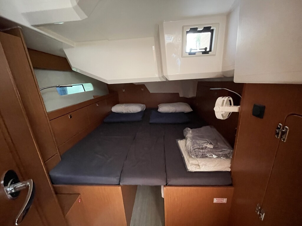 Yacht BAVARIA - C46 "Dimokritos"