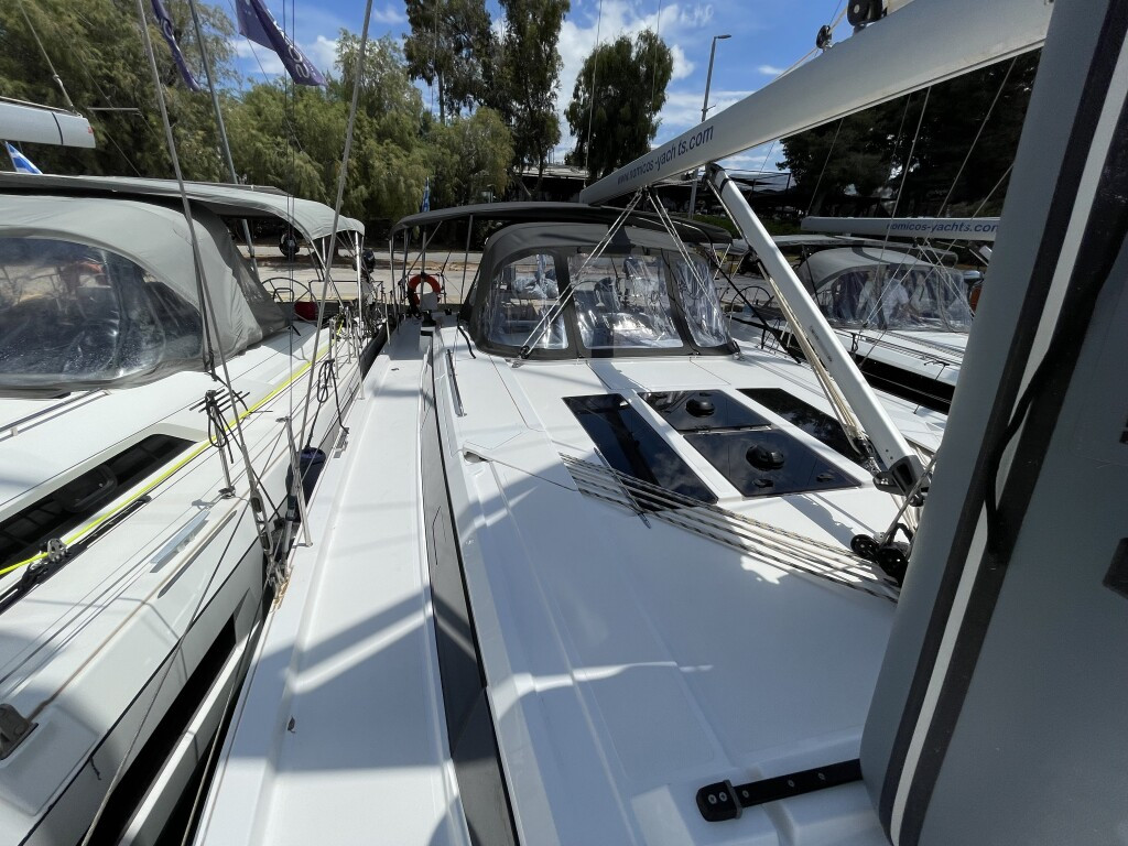 Yacht BAVARIA - C46 "Dimokritos"