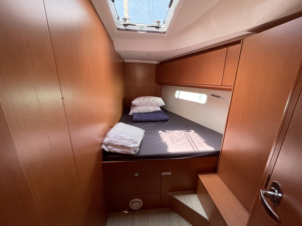 Yacht BAVARIA - C46 "Dimokritos"