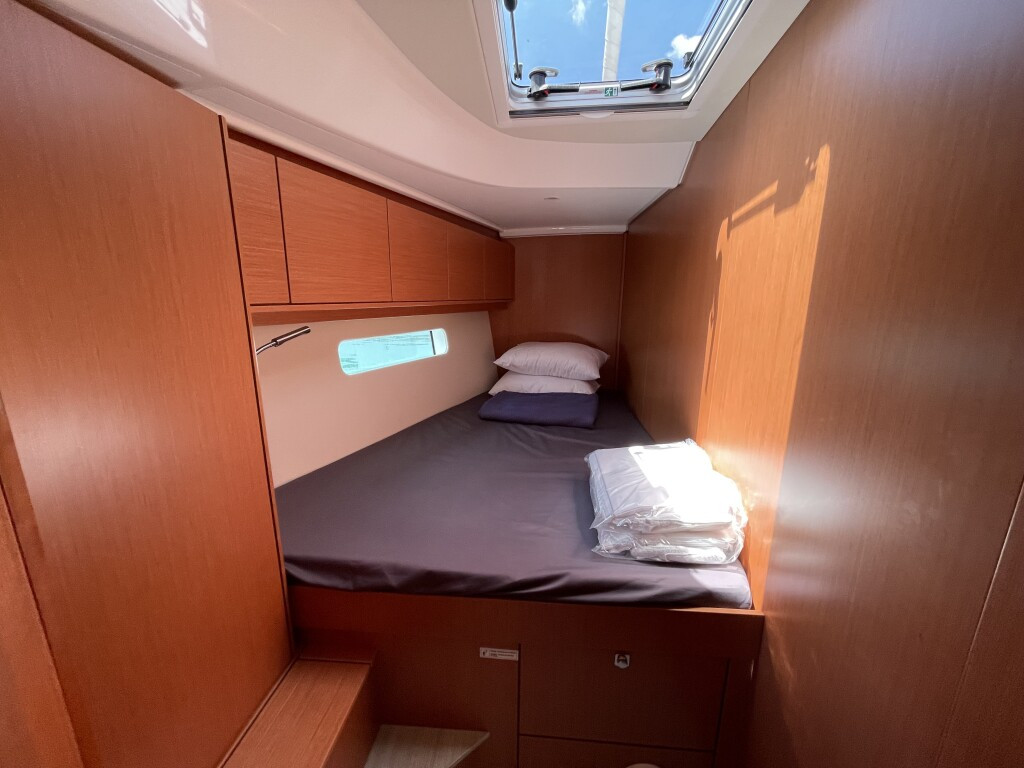 Yacht BAVARIA - C46 "Dimokritos"