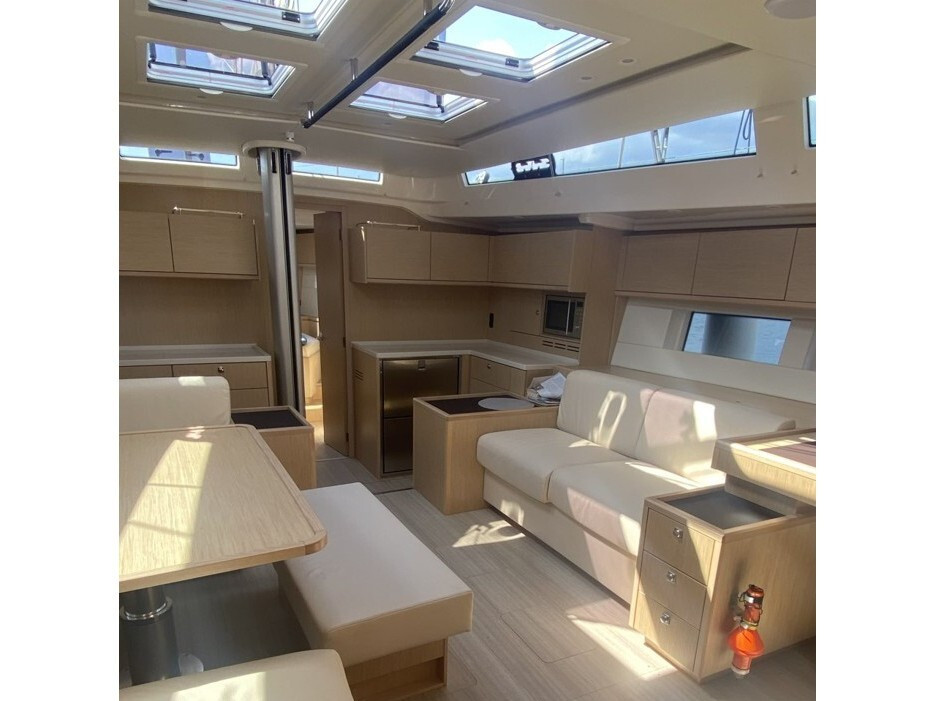 Yacht BAVARIA - C57 Style "Pelargos"