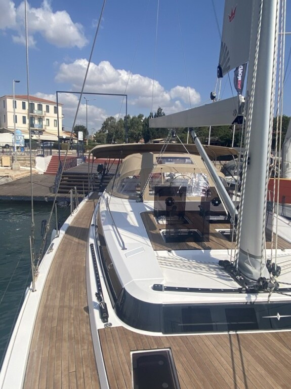 Yacht BAVARIA - C57 Style "Pelargos"
