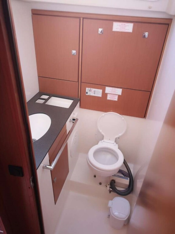 Yacht BAVARIA - Cruiser 46 "Athina"